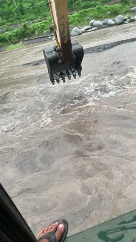 Pasir mujur e ALKA GROUP ready bollo ndang di gas, ndakiro ngangkat lek ngedump wes lek iki🤤 #tambangpasirsemeru #pasirlumajang #excavatorlife #operatormudapunyacerita #alirankalimujur #pasirbalap #pasirnjamping 