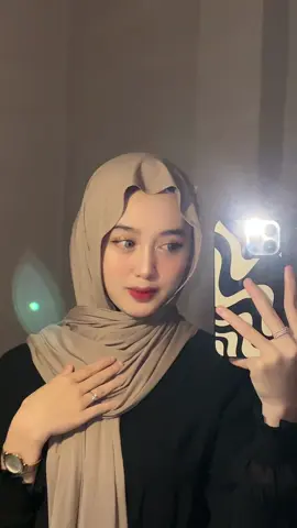 lebaran ini pasti banyak cewe cantik yang make pashmina, btw pashmina kaos by @Moelir Official 