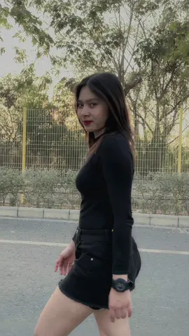 အကြည့်🤭#မင်းချစ်ရင်မင်းကောင်မလေးပဲ😝🖤 #မြင်ပါများပီးချစ်ကျွမ်းဝင်အောင်လို့🤒🖤 #fypシ゚viral #foryou 