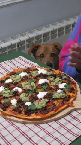 Nuestra comida favorita, una buena charla y dos @Coca-Cola bien fresquitas con hielo y limón, éxito asegurado #RecipeForMagic #VIPizzabyCocaCola 