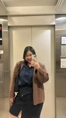 #officeoutfit ถ่ายหน้ากระจกเก่งงงง 🫣
