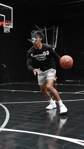 Want to improve your shot making ability? Train with our Hand In Yo Face product🙌🏽 #basketball #handinyoface 