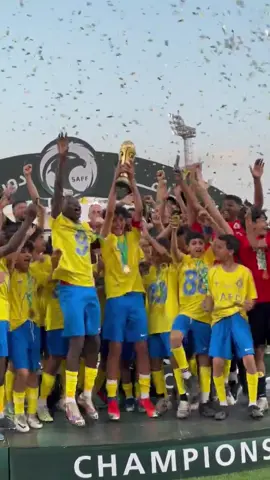 🏆🇸🇦 ¡Cristiano Ronaldo Jr levanta el trofeo de campeón de Arabia Saudí Sub-13! 🎥 TikTok/ olyank15 #cristiano #ronaldo #arabiasaudi #cristianojr #reels #reelsinstagram