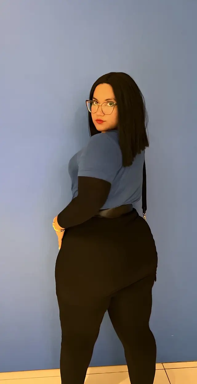 💙 #shorthair #shorthairstyles #metal #heavymetal #rock #elsalvador #curvy #curves #curvygirl #curvymodel #salvadoreña #latina #ropaaesthetic #rockenespañol #ratablanca #magodeoz #rockclasico #curvyoutfits #goth #gotica  