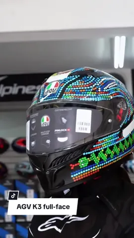 O icônico capacete de estrada AGV full-face é versátil, seguro e adequado para qualquer estilo de pilotagem, com viseira de sol integrada. K3 é o capacete de estrada integral da AGV que leva todas as características de um capacete versátil e seguro a níveis excepcionais. Oferece segurança para todos, ao mais alto nível - o invólucro feito de material termoplástico de alta resistência, o EPS multidensidade e detalhes como o perfil de proteção da clavícula e a viseira protetora permitem que K3 obtenha a estrita homologação ECE22.06 Garanta já o seu!!!  Acesse o nosso site utilizando o link na bio 🔥 #reels #motosport #agvhelmets #explorar #motorcycle #capacete #agvhelmet #brazil #motos 
