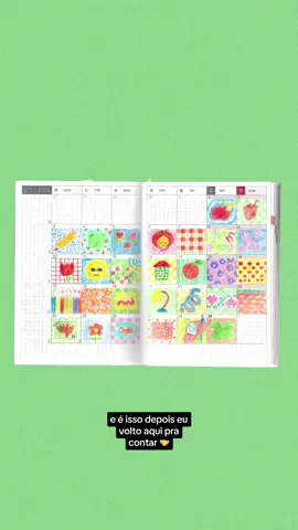 coisas legais pra fazer em uma agendinha 🍎🍏 vi várias pessoas por aqui e nos vizinhos usando agendas pra fazer um desenho por dia e experimentei ao longo do fevereiro fazer a mesma coisa com deseinhos bem despretensiosos de lápis de cor 🖍️🌟 ainda dá tempo de começar em março!!!! #journal #hobonichi 