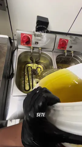 Óleo diesel? #limpeza #pov #cozinha 