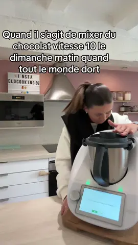 Cette douce mélodie du chocolat mixé 🤣 tu as été surpris la premiere fois ?  #humor #humour #chocolate #chocolatelover #thermomix #fyp #conseillerethermomix #fypシ゚viral #trend 