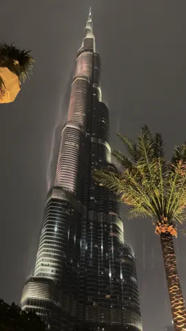 Night walk in Downtown. @Dubai.Ana  #burjkhalifa #beauty #beautiful #life #rain #happy #life #family #nice #downtown #tiktok #foryou #foryoupage #dubai #uae #saudi #qatar 