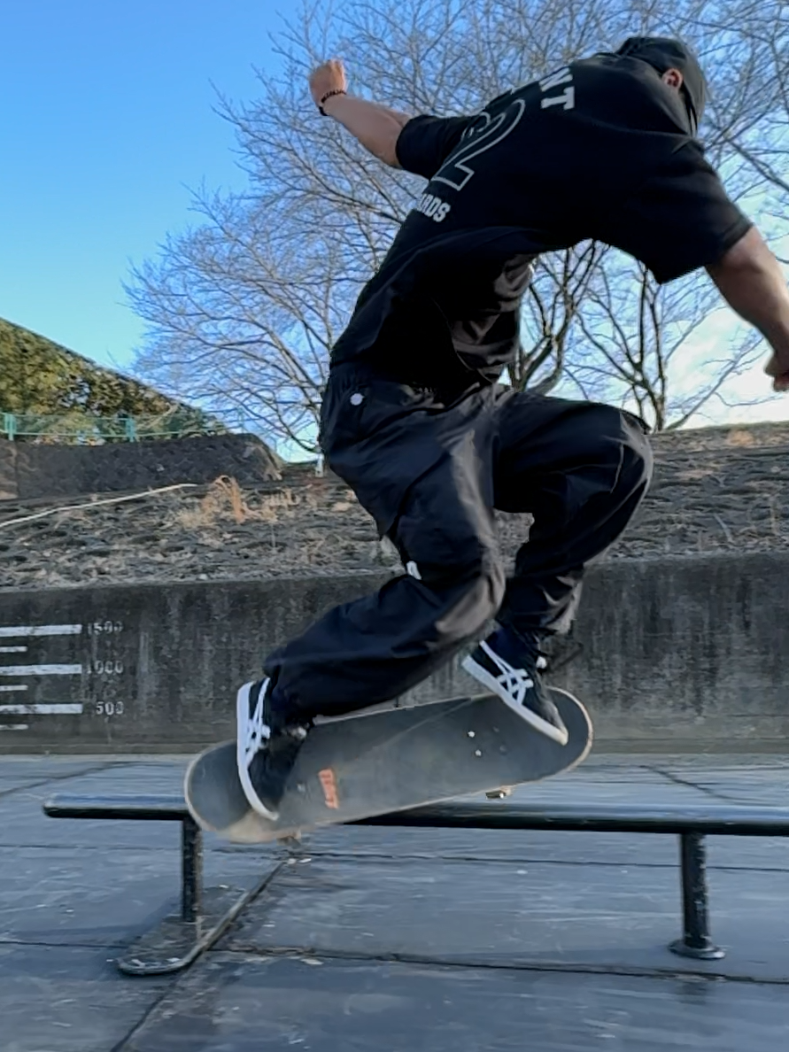 🛹270 boardslide fakie🛹 Name this trick RYO SAGAWA #佐川涼 #スケボー #スケートボード #ストリート