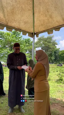 Agenda dinas hari ini dimulai dengan meletakkan batu pertama pembangunan Ruangan Kelas PKBM Safinatunnajah di Kelurahan Bone, Kecamatan Masamba. Sekolah ini pendekatannya bukan hanya agama tapi juga sains dan based on Alquran.   Untuk itu saya mengajak masyarakat dan semua pihak untuk mendukung dan berpartisipasi dalam pembangunan ini. Semoga cepat berdiri dan bangunannya segera bisa dimanfaatkan🤲 Salamaki tapada salama😇 . . . #IDP  #IndahPutriIndriani  #IndahnyaLutra #BupatiLuwuUtara #LuwuUtara #SulawesiSelatan #fypdonggggggg #fypindonesia 