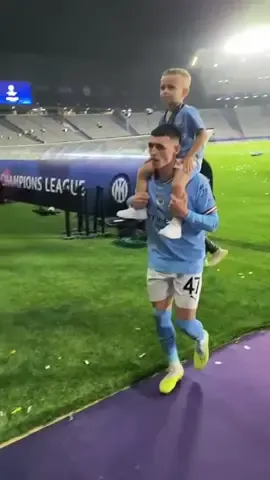 foden and her son #football #manchestercity 