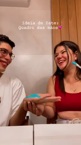 Fazendo o quadro das mãos com ele❤️ @Nickolas Paganini  #quadrodasmaos #casal #trend #fy #fyp #datenight #dateideas 
