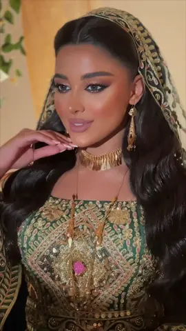 تشوفون الجمااال؟؟ لوك عروس يجنن للجلوه💗            موجوده كل تفاصيل اللوك على حسابي في الانستا🫶🏻