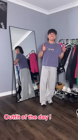 Confortable/chill fits>>> 🦍 #fyp #foryou #fypシ #viral #streetwear #fashiontiktok #mensfashion #fashioninspo #grwm #outfit #outfitsinspo #outfitinspiration #outfitoftheday #OOTD #fitcheck  @Ali 