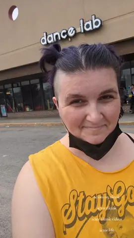 No matter what, that bathroom needs to be scrubbed. #actor #actorslife #queeractor #nonbinaryactor #theythem #actorsoftiktok #theatre #theatretiktok #musicaltheatre #broadway #broadwaybound #film #hollywoodbound #filmtiktok #contralto #singer