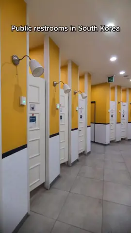 Public Restrooms in Korea 🚽🇰🇷 #korea #seoul #koreatravel #seoultravelguide 