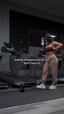 this is what 4 am empty gyms are for 😂 bra is youngla, love this color !! 'spicy' it holds on so so well, i'd say the only exercise where it budged was ninja jumps code VICKY to save 🫶 #straplessbra #gymoutfit #gymgirls 