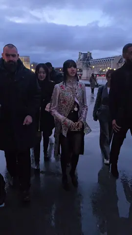 #lalisa #lisablackpink #pfw #TikTokFashion #LV #LouisVuitton 