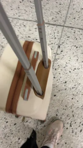 That sound, that feeling ✈️ There is something about the sound of your suitcase wheeling through departures, walking through to your gate to board your flight to Palma Airport 🙌🏼 Have you booked your flight to Mallorca yet? #thinkmallorca #ASMR #airportvibes #palmaairport #palmademallorcaairport #aeroportopalmademallorca #fyp #mallorca2024 #mallorcarecommendations #palma #airport #airportvibes 