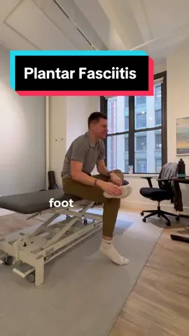 If you’re showing these early signs of plantar fasciitis you should take them seriously and follow this three step roadmap of reducing symptoms, improving flexibility, and building strength 💪🏻 #physicaltherapy 
