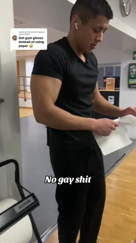 Svarar @Dreamlivinjules Never Ever Use Gloves🤝  #GymTok #GymLife #gay #motivation #fyp #funny 