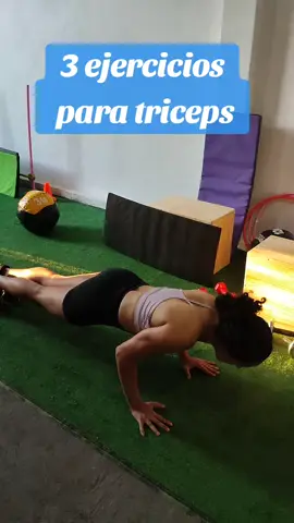 3 ejercicios efectivos  que se pueden realizar desde casa🔥💪🏼 (si tenemos mancuernas o botellitas para los últimos dos)