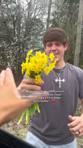 I love him.😭😍 #taylorandsoph #husband #marriage #sweet #flowers 