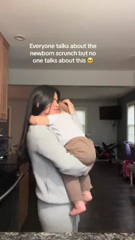 Those baby hugs 🥺 #MomsofTikTok #momlife #mamasoftiktok #motherhoodunplugged #motherhoodunfiltered #toddlersoftiktok #babiesoftiktok #momof4 #lastbaby #chubbybaby #chunkybaby #babyhug #milestones #babymilestones #toddlerhugs #newbornscrunch #newborn 