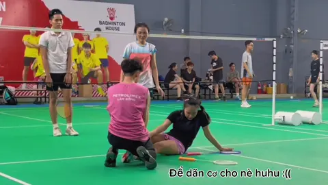 Huhu đang oánh cầu cái có biến dị đó, mụi người nhớ khởi động kỹ nhé  #caulongphongtrao #fyppppppppppppppppppppppp #badminton 
