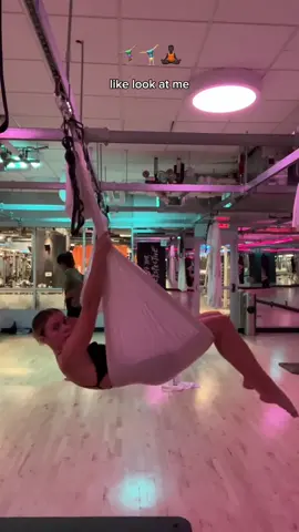 Send this to your fav yoga girlie 📍 Crunch Fitness - FiDi: 140 Broadway 🎥 @Anna Barger #yoga #arielyoga #nycyoga #newyorkyoga #crunchfitness #nycfitness #nycgroupfitness #nycclasspass #classpass 