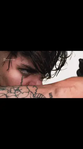 Antagonista es una de mis canciones favoritas c: #nsqk #roy #antagonista #laheladera #555 #fyp #fypシ 