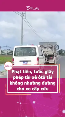 Phạt tiền, tước giấy phép tài xế ôtô tải không nhường đường cho xe cấp cứu #tiinnews