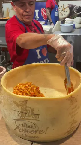 He’s a smooth operator 😍🧀 #vicnightmarket #cheese #thatsamorecheese #cheeseaddict #cheeselover #fyp #foryou #melbournefoodie #fypシ 