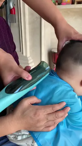 Tông đơ cắt tóc cho bé MITSUTA, máy khoẻ và êm, tiện lợi, an toàn. Kèm dây sạc và bộ phụ kiện #giadung #tongdocattoc #tondocattocchobe #tongdocattocchobe #tongdocattocmisuta 