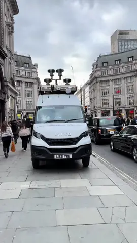 Facial Recognition vans are being used in London to help tackle crime. The @MetPolice vans scan people’s faces as they walk by and check them against a “watchlist” of wanted people (via @Sal ) #UB1UB2 #London 