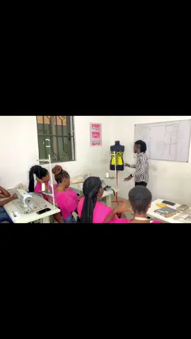 #bestfashionschool #fashionstudents #accraghana🇬🇭 #fyp #patternmaking 