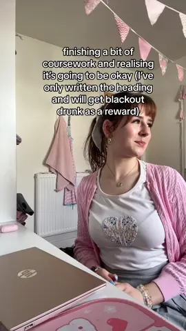 a little treat ☺️ #fyp #fypシ #trending #trend #tiktok #relatable #uni #university #uwe #school #college #unilife #maincharactervibes 
