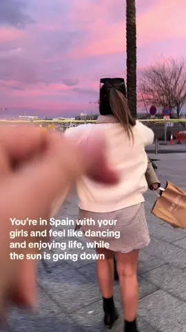 I think I like this little life🌆 #spain #barcelona #barcelonatiktok #spaintravel #spain🇪🇸 #travel #traveltiktok #fy #fyp #foryou #foryoupage #fypシ #viral #viralvideo #viraltiktok #video #vibes #happy #dance #dancing 