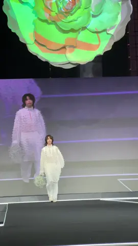 Gorgeous 🪽 “เน็กซ์ - ณัฐกิตติ์ แช่มดารา” มาพร้อมลุคสุดชิครับซัมเมอร์จาก HEIDI'S SECRET ในงาน “World Fashion Trend Spring/Summer 2024” ณ สยามพารากอน #SiamParagonWFT2024 #NEXnattakit #SiamCenterxMint #SiamCenterTheSummerTrendSetter2024 #BUSbecauseofyouishine #SiamCenter #ONESIAM 