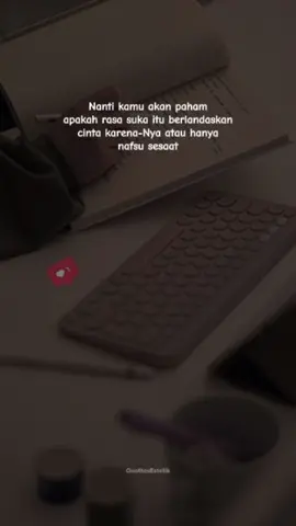Jika kamu sedang mencintai atau menyukai seseorang, cobalah menjauh ... #CapCut #motivasi #fyp  #quotesaesthetic #quottesestetik #quotes #fypシ #tiktok 