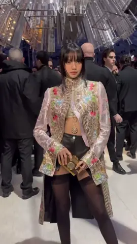 “Sneak peek with Lisa at @LouisVuitton Women’s Fall-Winter 2024 show #LVFW24   #LouisVuitton #Lisa” LISA X LOUIS VUITTON #LISAxLVFW24   #ParisFashionWeek