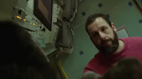 𝗧𝘂 𝘀𝗼𝗹𝗲𝗱𝗮𝗱 𝗲𝘀 𝗮𝘂𝘁𝗼𝗽𝗿𝗼𝘃𝗼𝗰𝗮𝗱𝗮. #spacemanmovie #adamsamdler #fy 