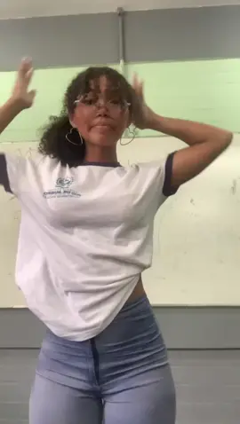 Dc????? #escola #cacheadas #pretinha #dancer #foryou #foryoupage #cachos #viral 
