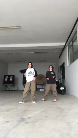 you know that we make it look easy🤭 #fyp #tiktok #kesfet #fypシ #foryoupage #criesgoth #dance #lesserafim #yunjin #sakura #chaewon #eunchae #kazuha #easy #easychallenge #xzybca #easylesserafim @LE SSERAFIM @⋆Derya⭐️ 