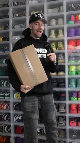 What do yall think of the AE1 ?  #sneakers #anthonyedwards #bobbysolez #sneakerhead #unboxing #sneakersaddict 