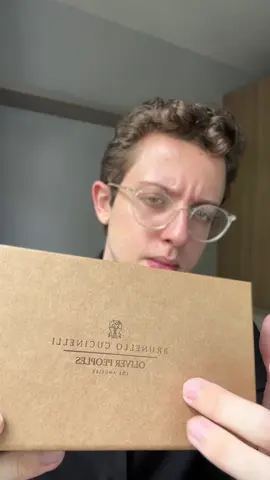 Comprei os oculos dos grandes artistas de Hollywood… perdao pela voz, estou gripado! Porem nao poderia deixar de mostrar a voces! 🧛🏻‍♂️🙌🏻🤓