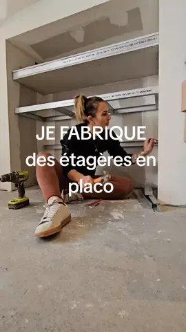 première partie de la fabrication d'étagères en placo de la salle de bain  #renovation #travaux #mamaison #teamreno #travauxmaison #homedecor #travauxrenovation #tuto #DIY #decoaddict #arche 