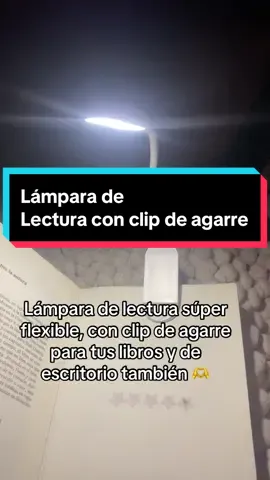 Usada para leer placidamente sin interrumpir a nadie con luz directa✨ Reduce los niveles de agotamiento visual ✨ Intensidad de iluminación optima para leer✨ Llevala a donde vayas ✨ #lamparadelectura #lampararecargableusb #lamparaparaleer #libros #lectores #regalosparalectores 
