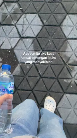 Gakuat sampe ngumpet kalau nangis